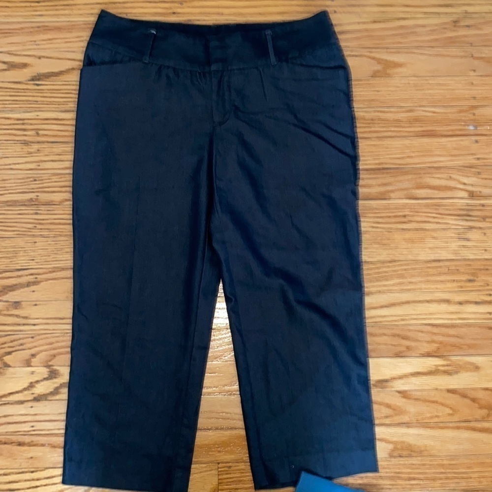 MOSSIMO size 6 capris